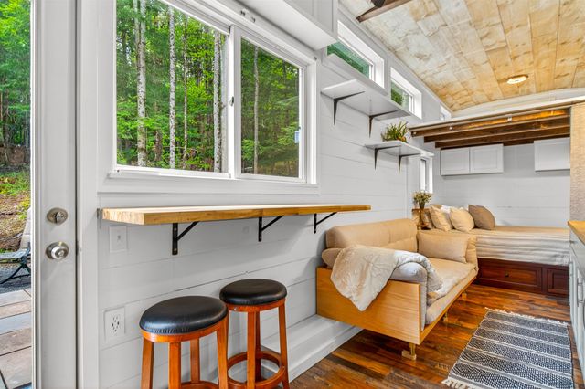 9 Beaver Pond Lane, Jamaica, VT 05343