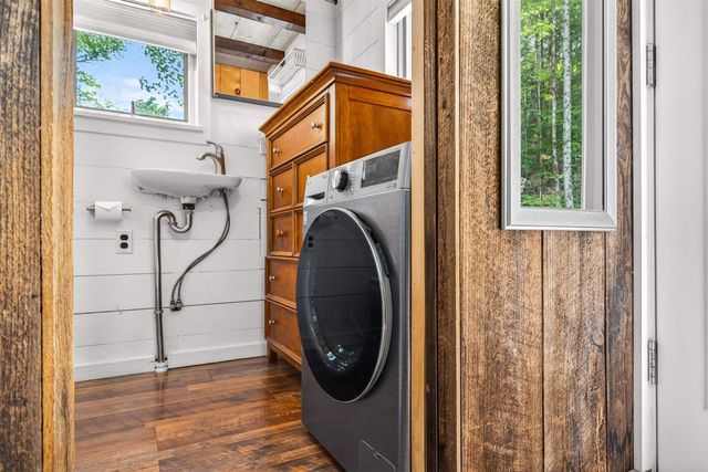 9 Beaver Pond Lane, Jamaica, VT 05343