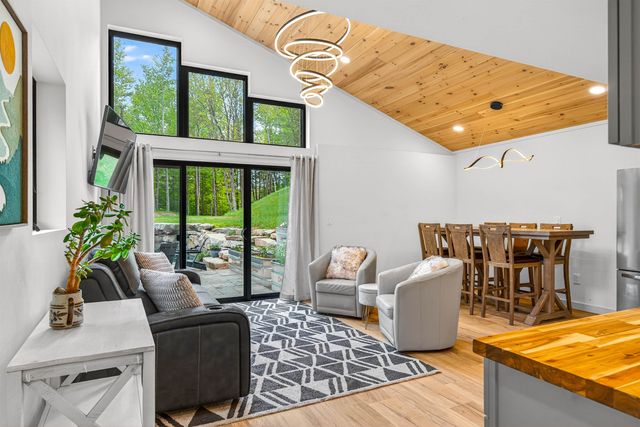 9 Beaver Pond Lane, Jamaica, VT 05343