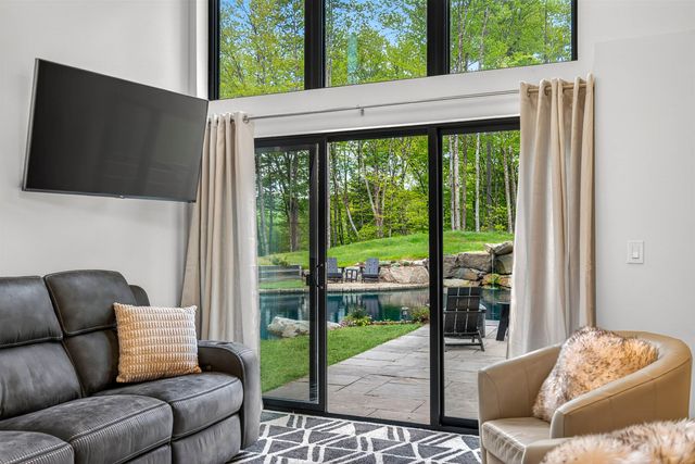 9 Beaver Pond Lane, Jamaica, VT 05343