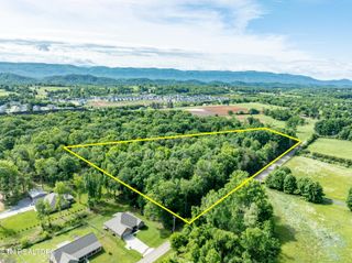 2738 Carpenters Grade Rd, Maryville, TN 37803