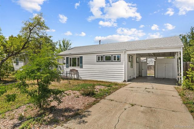 725 Kingston Street, Aurora, CO 80010