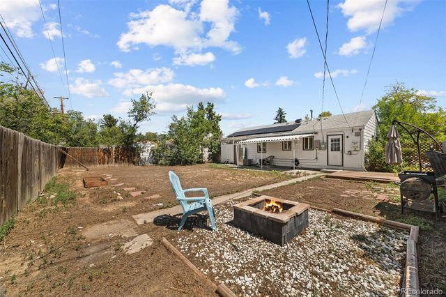 725 Kingston Street, Aurora, CO 80010