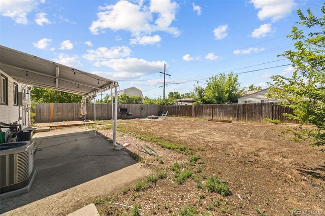 725 Kingston Street, Aurora, CO 80010