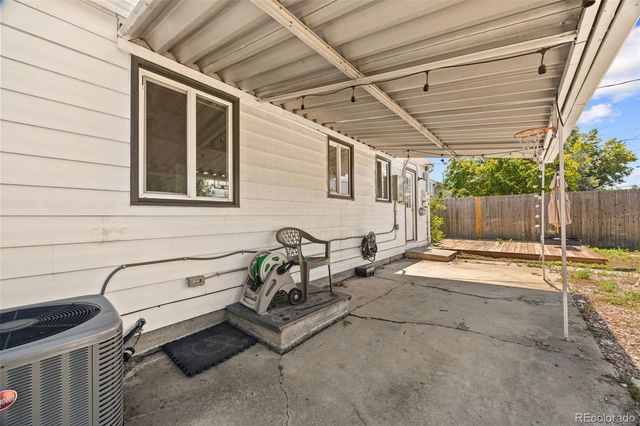 725 Kingston Street, Aurora, CO 80010