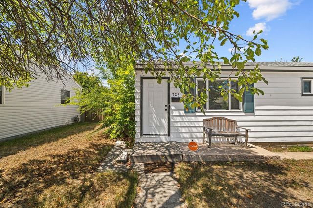 725 Kingston Street, Aurora, CO 80010