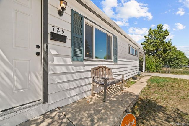 725 Kingston Street, Aurora, CO 80010