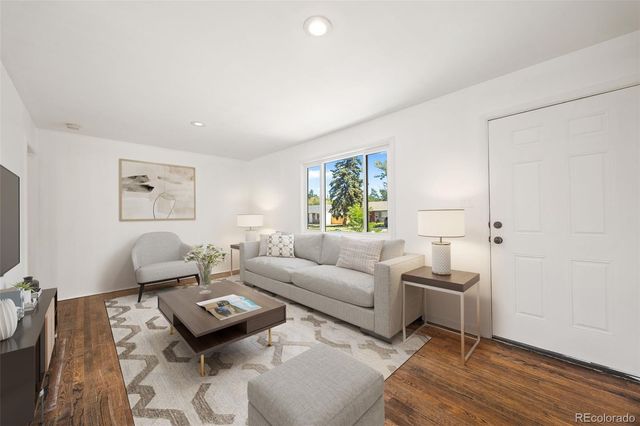725 Kingston Street, Aurora, CO 80010