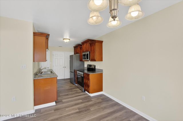 2204 Irma Circle, Ocean Springs, MS 39564