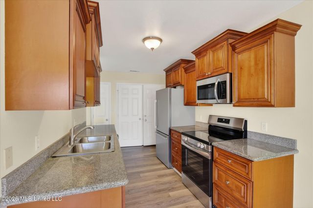 2204 Irma Circle, Ocean Springs, MS 39564