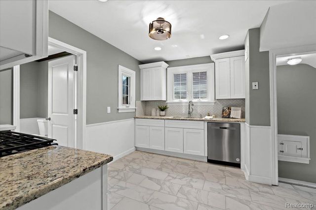 312 MCKINLEY Avenue, Grosse Pointe Farms, MI 48236