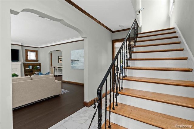312 MCKINLEY Avenue, Grosse Pointe Farms, MI 48236