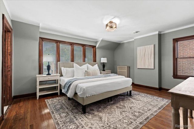 312 MCKINLEY Avenue, Grosse Pointe Farms, MI 48236