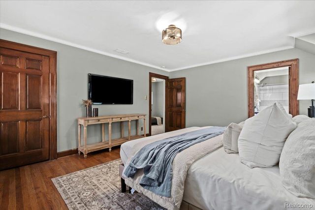 312 MCKINLEY Avenue, Grosse Pointe Farms, MI 48236