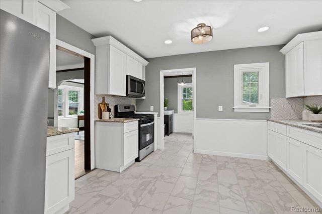 312 MCKINLEY Avenue, Grosse Pointe Farms, MI 48236