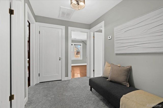 312 MCKINLEY Avenue, Grosse Pointe Farms, MI 48236