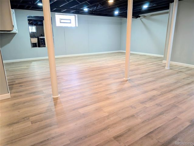 312 MCKINLEY Avenue, Grosse Pointe Farms, MI 48236