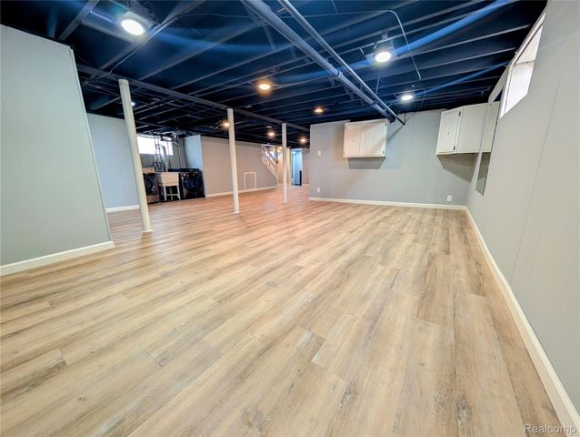 312 MCKINLEY Avenue, Grosse Pointe Farms, MI 48236
