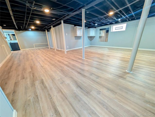 312 MCKINLEY Avenue, Grosse Pointe Farms, MI 48236