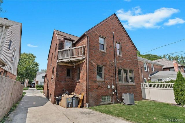 312 MCKINLEY Avenue, Grosse Pointe Farms, MI 48236