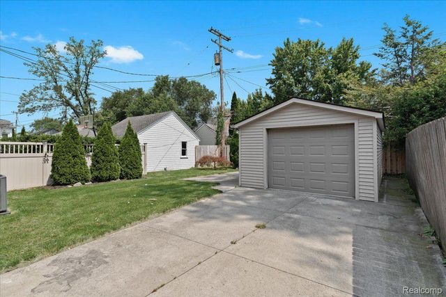 312 MCKINLEY Avenue, Grosse Pointe Farms, MI 48236