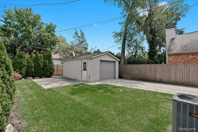 312 MCKINLEY Avenue, Grosse Pointe Farms, MI 48236
