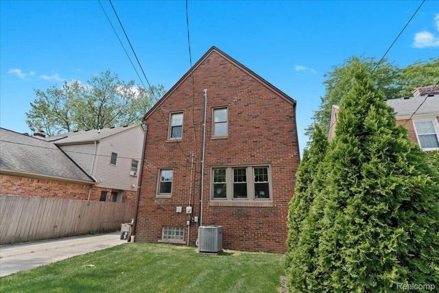 312 MCKINLEY Avenue, Grosse Pointe Farms, MI 48236