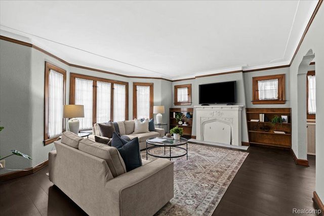 312 MCKINLEY Avenue, Grosse Pointe Farms, MI 48236