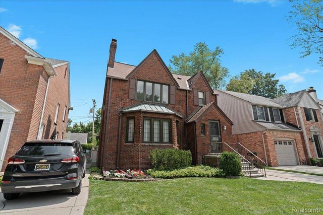 312 MCKINLEY Avenue, Grosse Pointe Farms, MI 48236