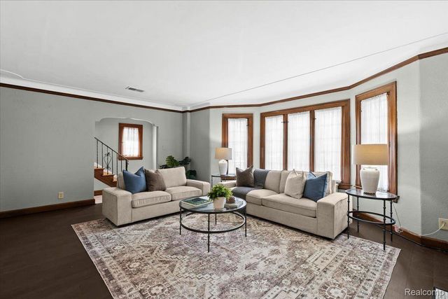 312 MCKINLEY Avenue, Grosse Pointe Farms, MI 48236
