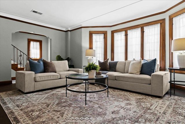 312 MCKINLEY Avenue, Grosse Pointe Farms, MI 48236
