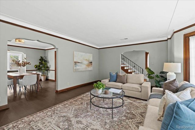 312 MCKINLEY Avenue, Grosse Pointe Farms, MI 48236