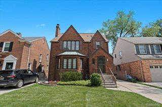 312 MCKINLEY Avenue, Grosse Pointe Farms, MI 48236