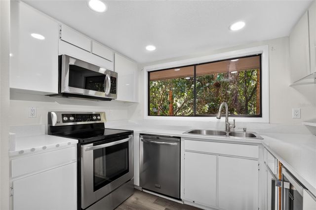 100 HIDDEN OAK DRIVE, Longwood, FL 32779