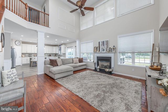 8 WOODFIELD DR, Swedesboro, NJ 08085