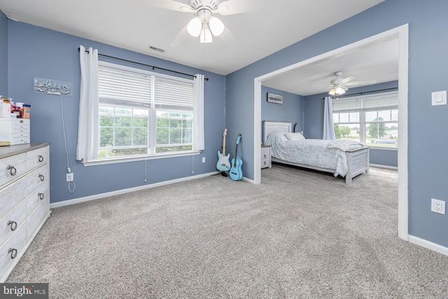 8 WOODFIELD DR, Swedesboro, NJ 08085