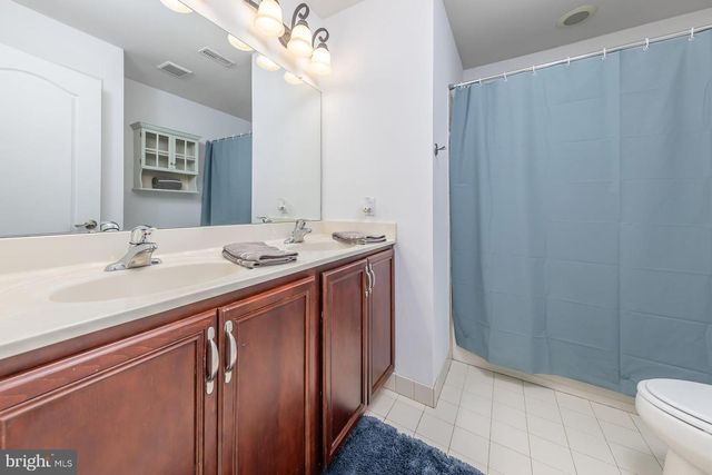 8 WOODFIELD DR, Swedesboro, NJ 08085