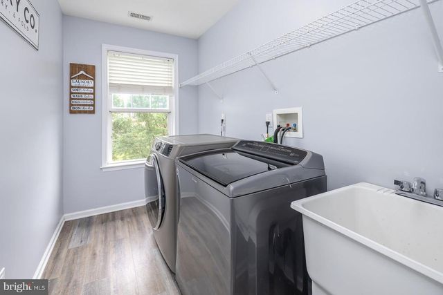 8 WOODFIELD DR, Swedesboro, NJ 08085