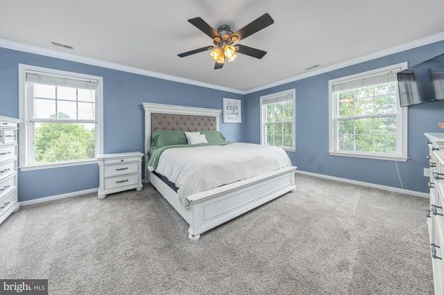 8 WOODFIELD DR, Swedesboro, NJ 08085