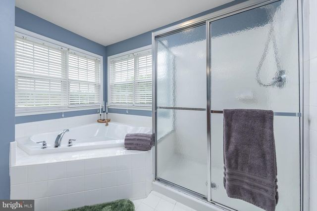 8 WOODFIELD DR, Swedesboro, NJ 08085
