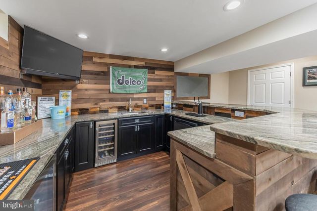 8 WOODFIELD DR, Swedesboro, NJ 08085