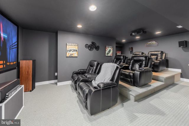 8 WOODFIELD DR, Swedesboro, NJ 08085