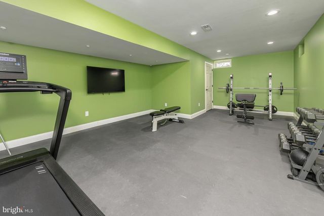 8 WOODFIELD DR, Swedesboro, NJ 08085