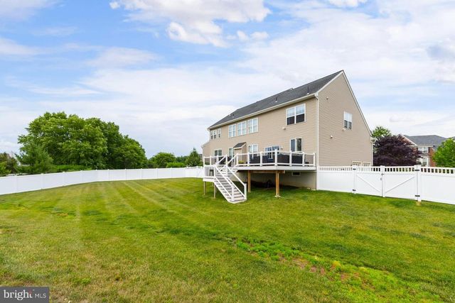 8 WOODFIELD DR, Swedesboro, NJ 08085