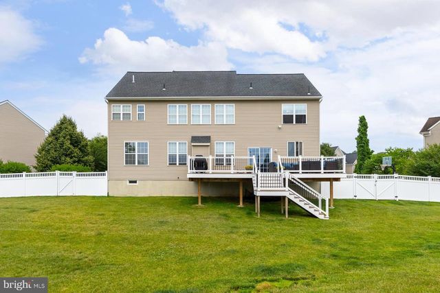 8 WOODFIELD DR, Swedesboro, NJ 08085