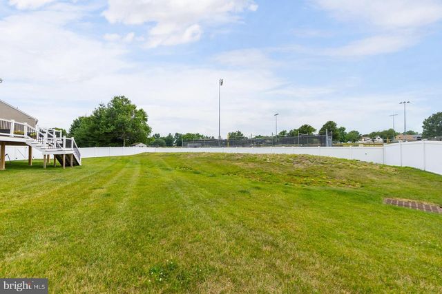 8 WOODFIELD DR, Swedesboro, NJ 08085