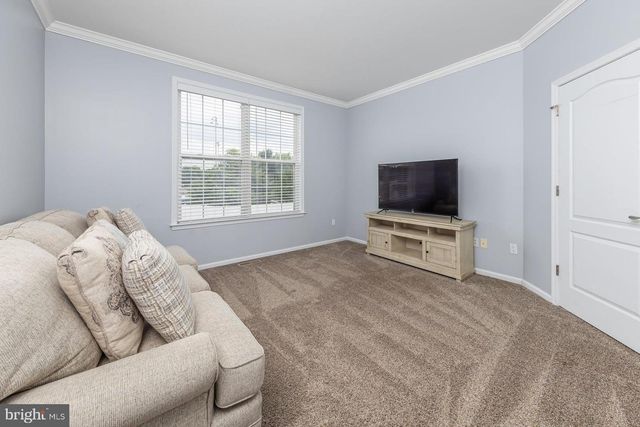 8 WOODFIELD DR, Swedesboro, NJ 08085