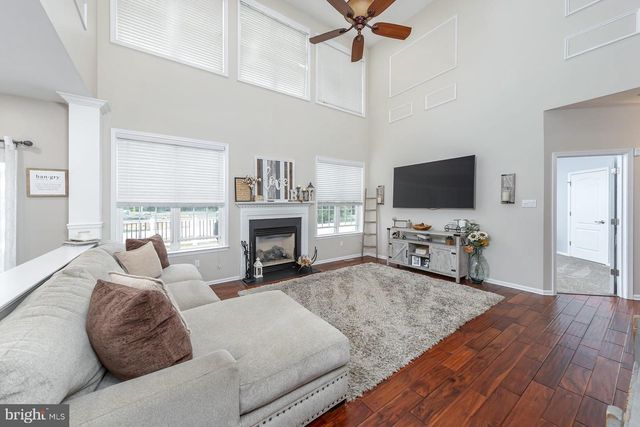 8 WOODFIELD DR, Swedesboro, NJ 08085