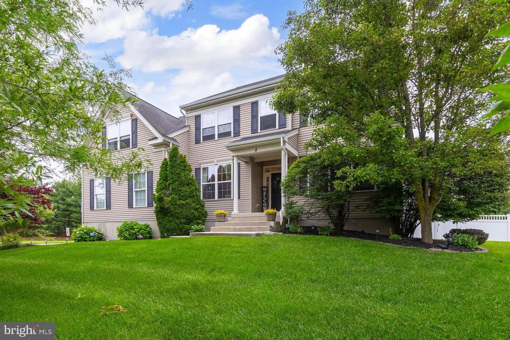 8 WOODFIELD DR, Swedesboro, NJ 08085