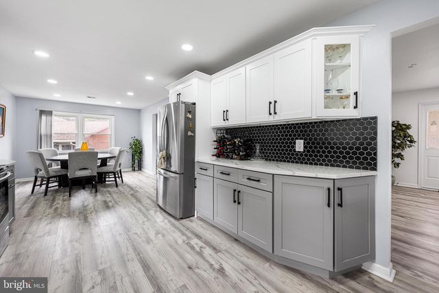 1804 ELMHURST DR, Whitehall, PA 18052